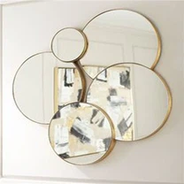 Nieregularne lustro do dekoracji ścian w domu